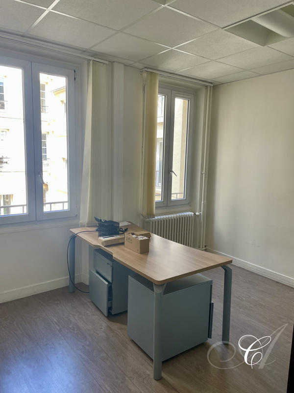 Bureau - 81 m² - 4 pièces