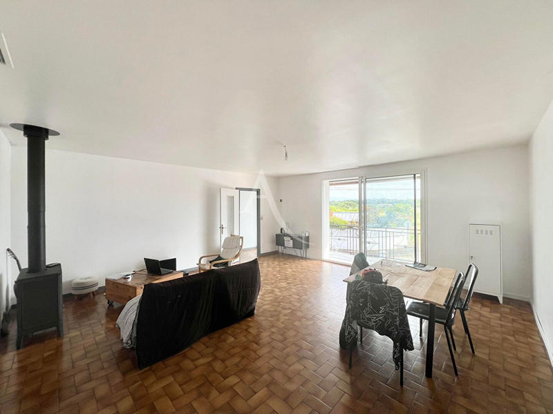 Maison - 90 m² - 5 pièces