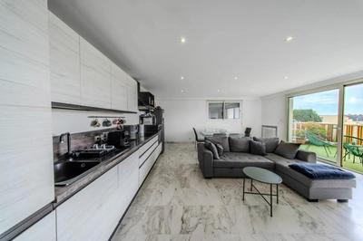 Studio - 117 m² - 4 pièces