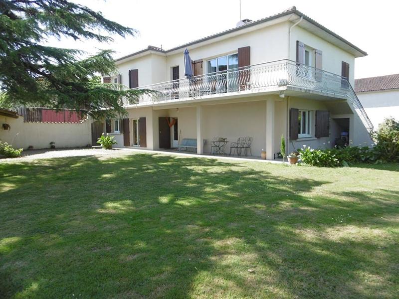 Maison - 235 m² - 9 pièces