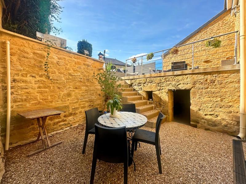 Maison - 250 m² - 10 pièces