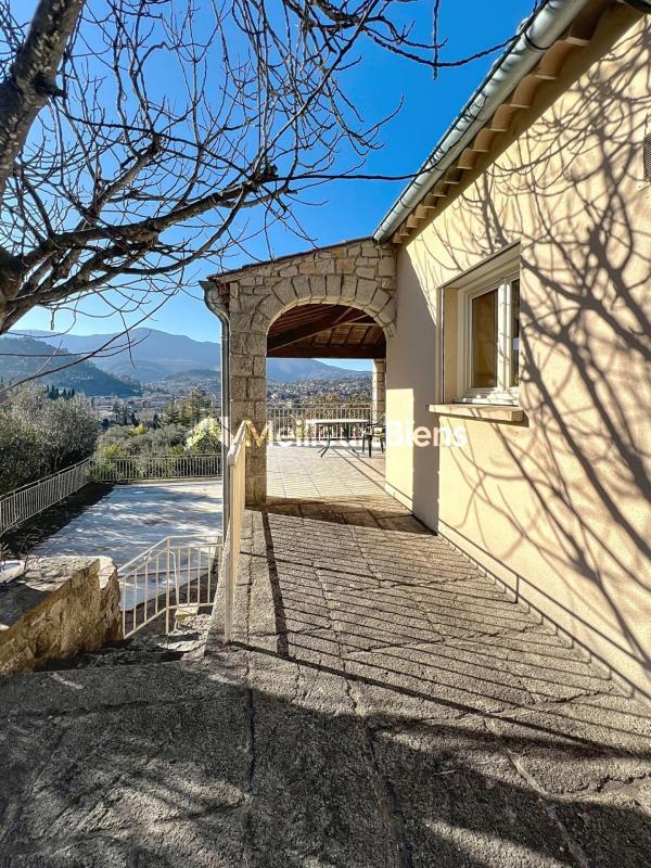 Maison - 185 m² - 8 pièces