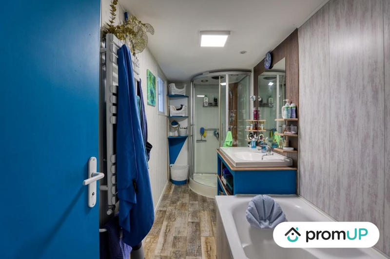 Maison traditionnelle - 210 m² - 6 pièces