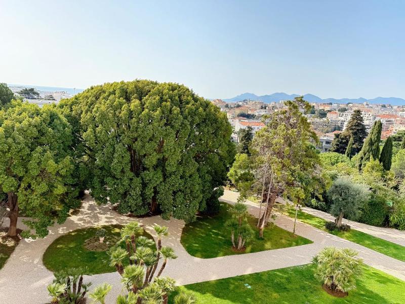 Appartement bourgeois - 174 m² - 6 pièces