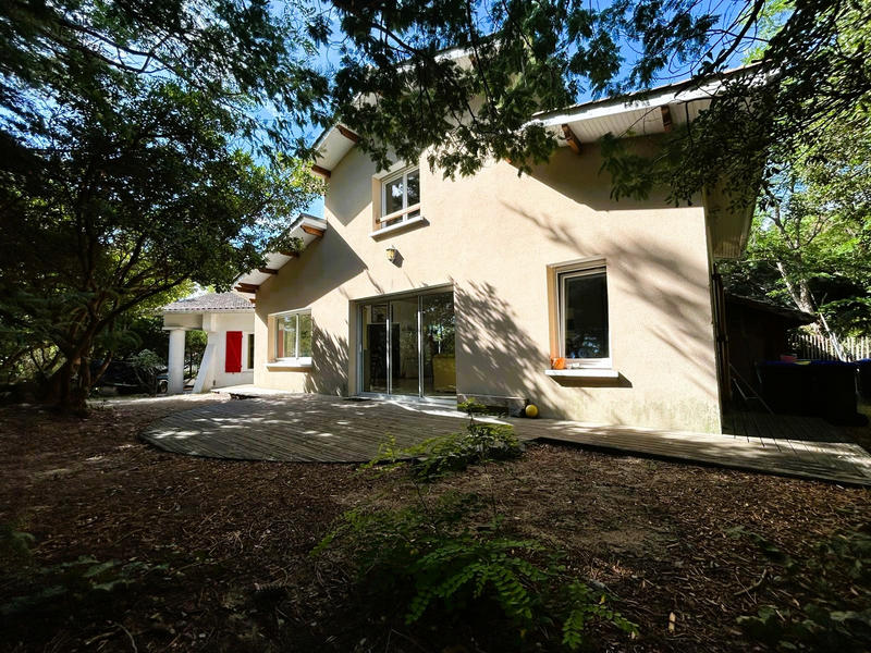 Maison - 145 m² - 8 pièces