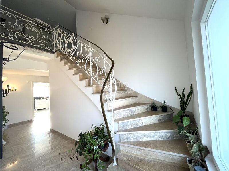 Maison - 252 m² - 10 pièces