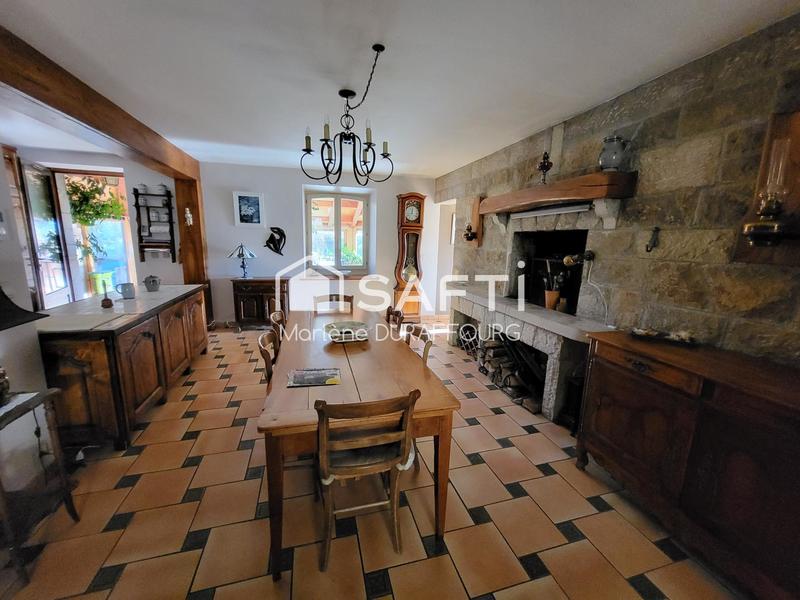 Maison - 275 m² - 10 pièces