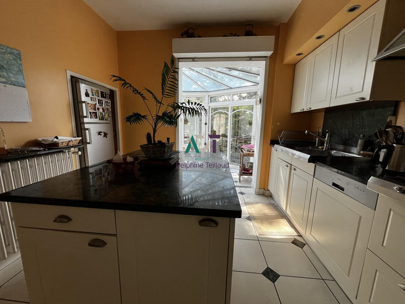Maison - 249 m² - 9 pièces