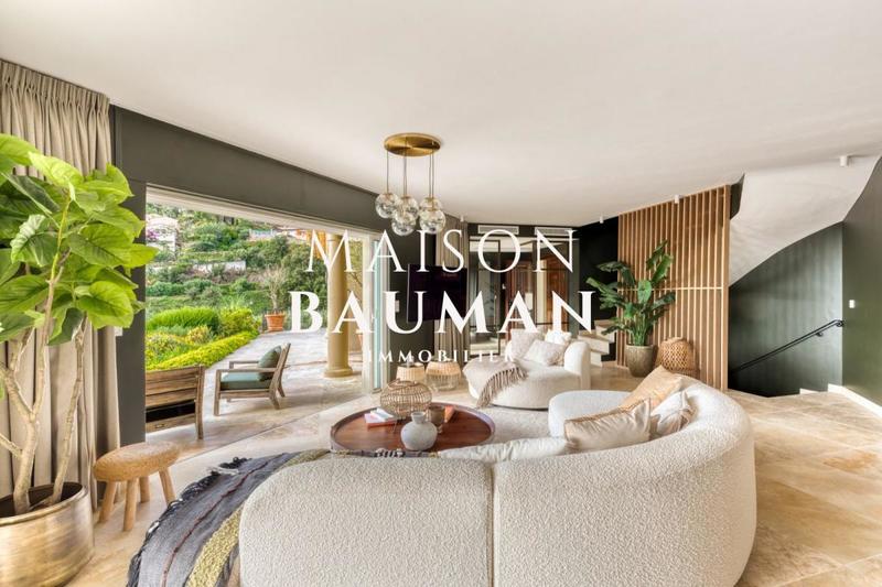 Villa - 300 m² - 8 pièces