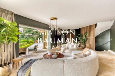 Villa - 300 m² - 8 pièces