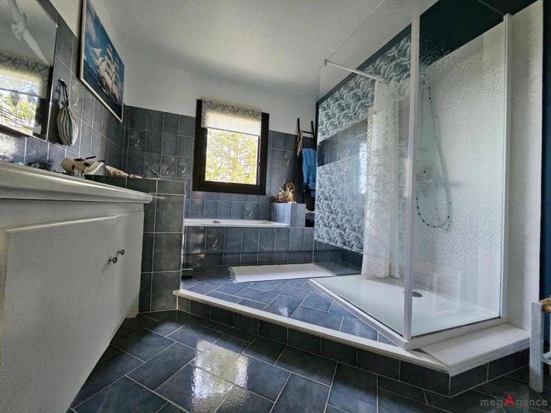 Maison - 218 m² - 6 pièces