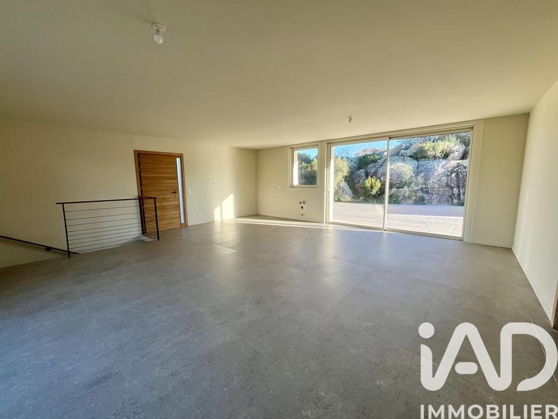 Maison - 220 m² - 8 pièces