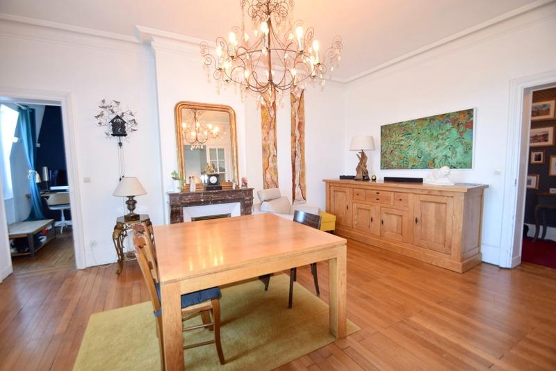 Appartement bourgeois - 122 m² - 5 pièces