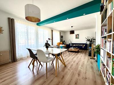 Appartement - 90 m² - 4 pièces