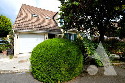 Maison - 104 m² - 5 pièces