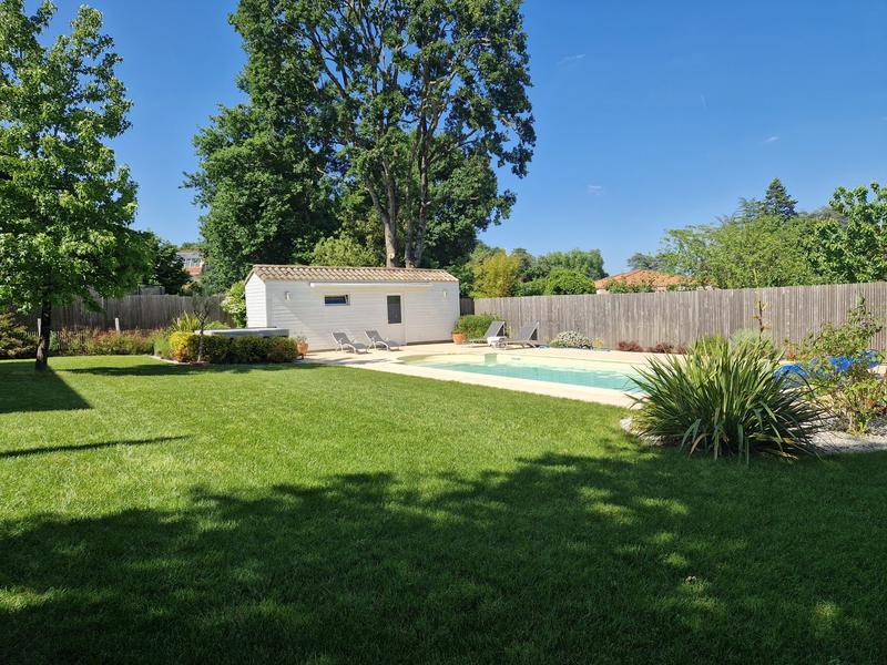 Maison contemporaine - 202 m² - 7 pièces