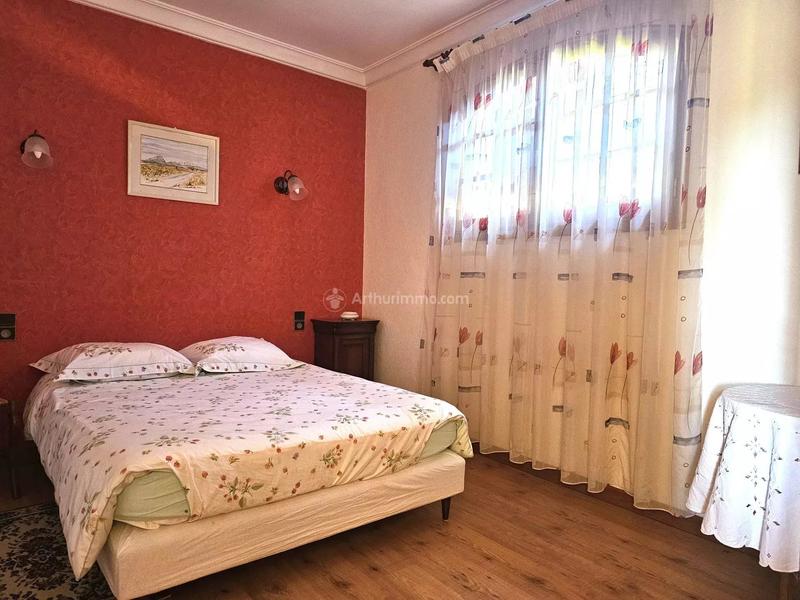 Maison - 280 m² - 8 pièces