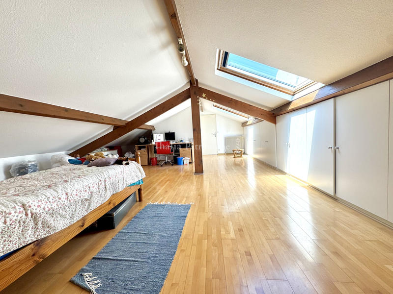 Maison - 200 m² - 8 pièces