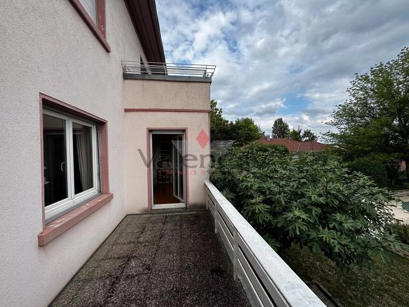 Maison - 215 m² - 8 pièces