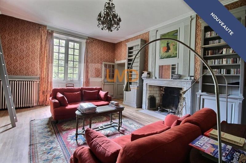 Demeure - 261 m² - 8 pièces