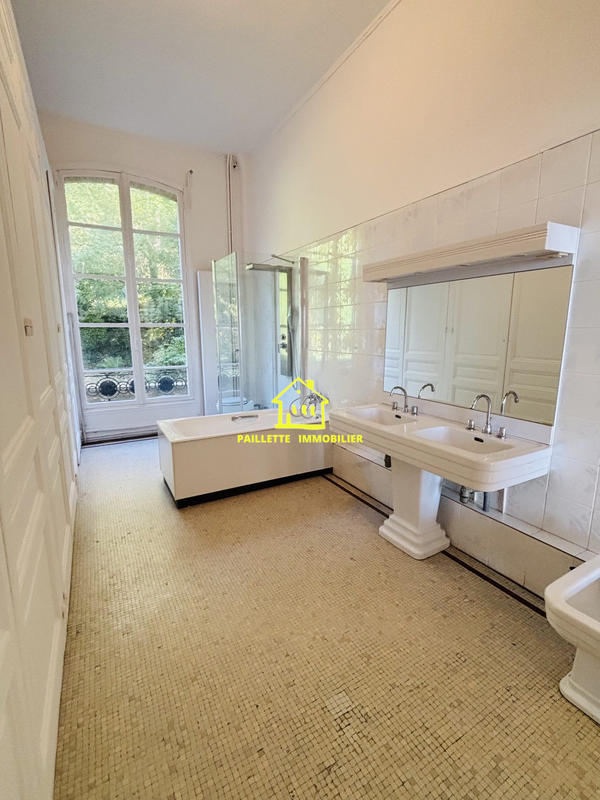 Appartement - 203 m² - 5 pièces