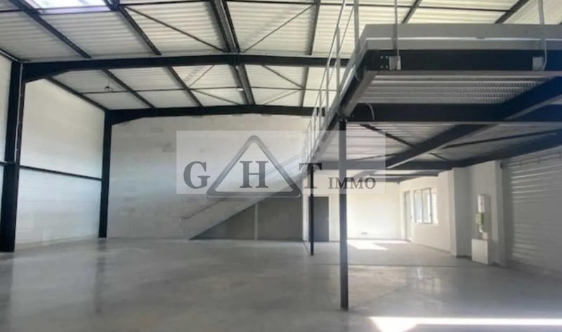 Entrepôt - 560 m²