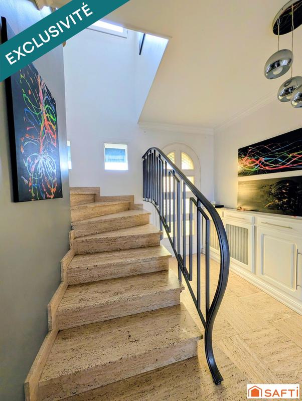 Maison - 196 m² - 7 pièces