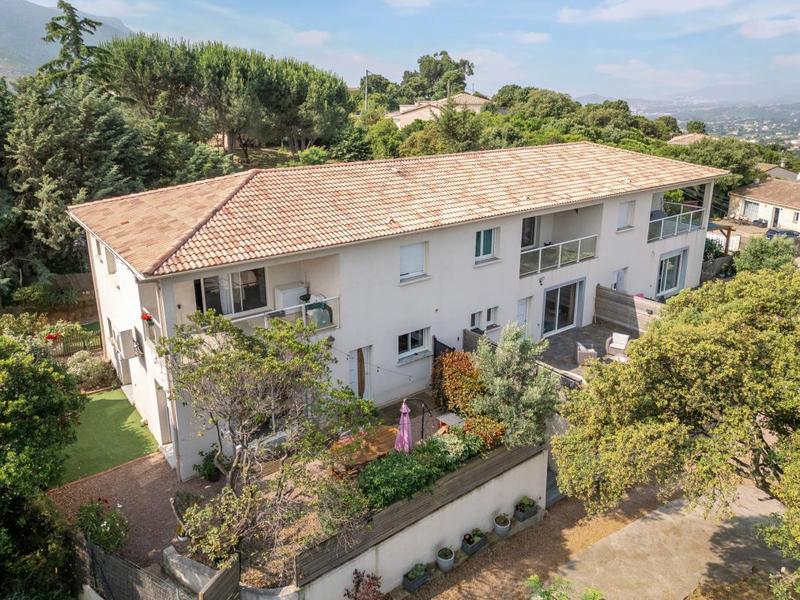 Maison - 358 m² - 12 pièces