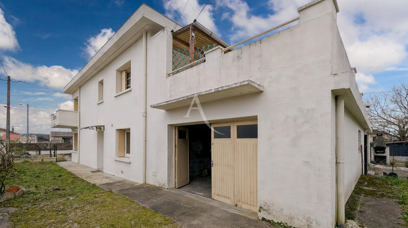 Maison - 255 m² - 8 pièces