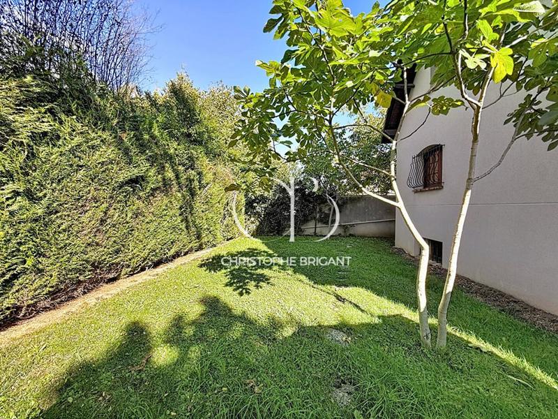 Maison - 200 m² - 8 pièces