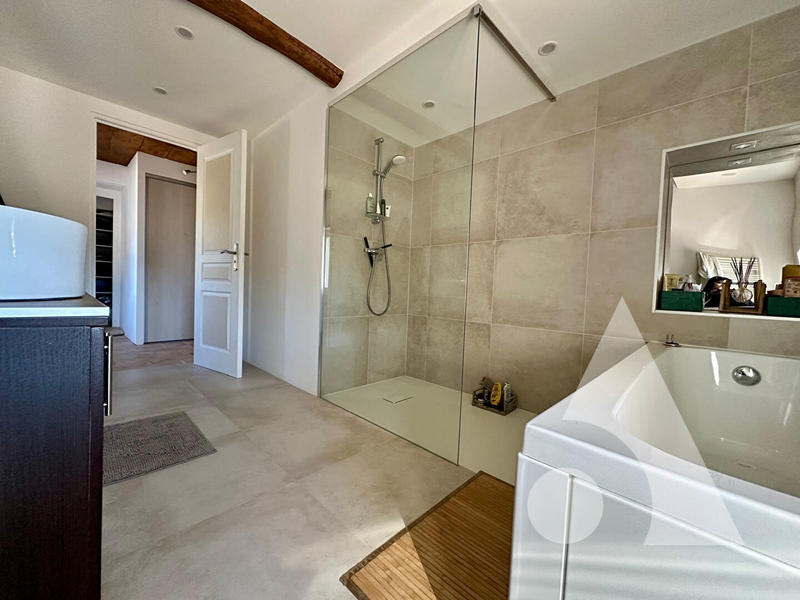 Villa - 362 m² - 8 pièces