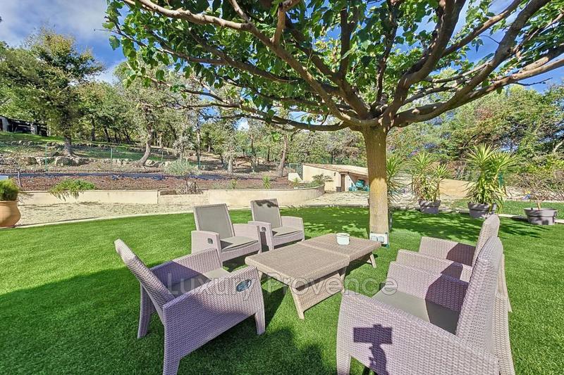 Propriété - 360 m² - 10 pièces