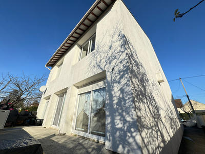 Maison - 305 m² - 8 pièces