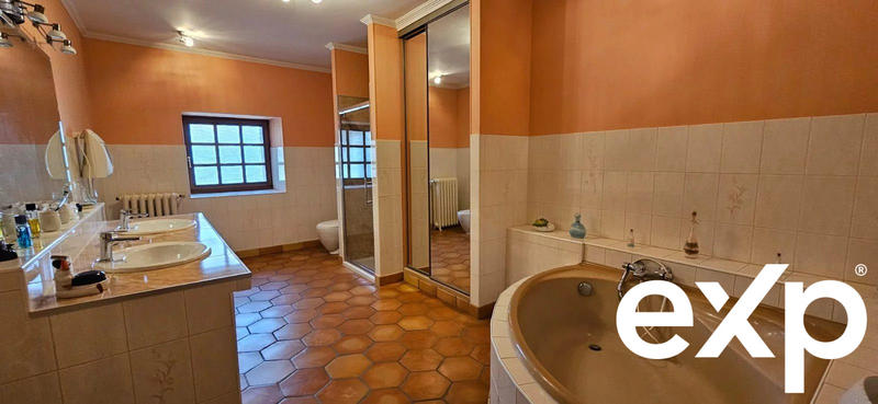 Maison - 410 m² - 11 pièces