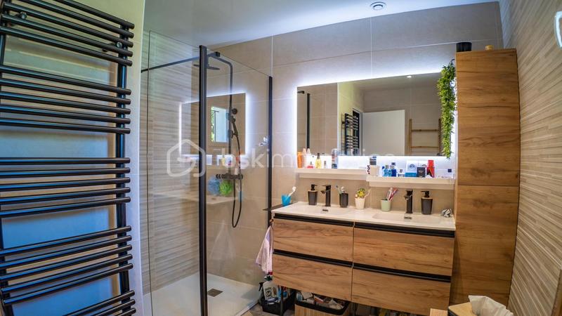 Maison traditionnelle - 149 m² - 6 pièces