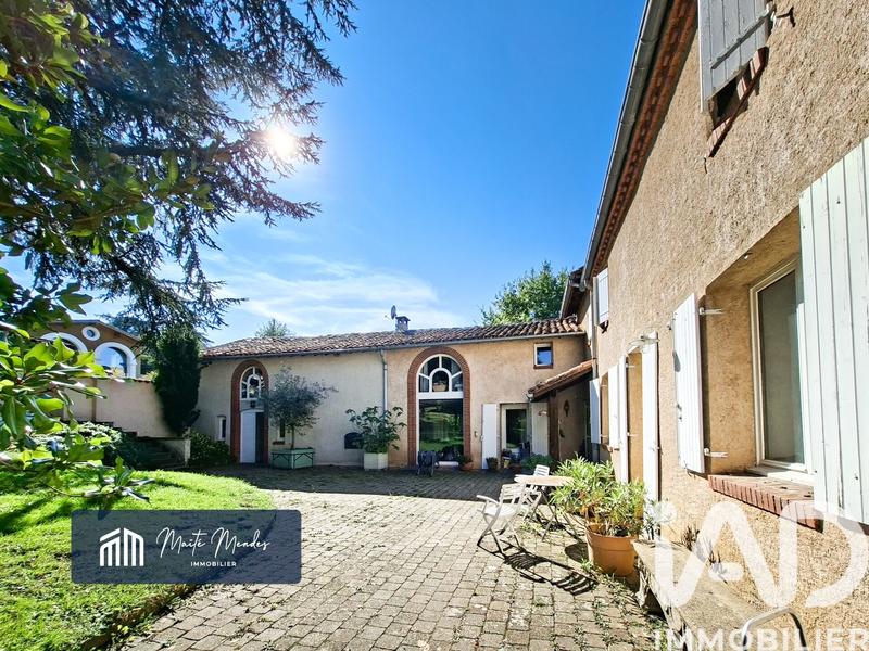 Maison - 231 m² - 9 pièces