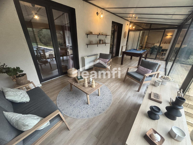 Maison - 255 m² - 7 pièces