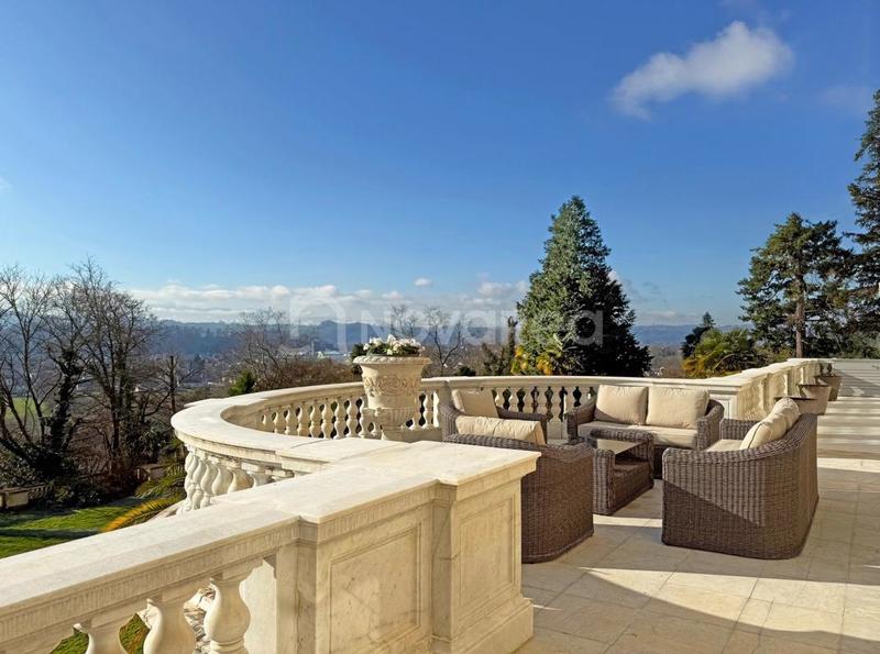 Appartement - 300 m² - 8 pièces