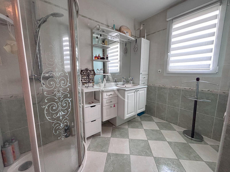 Maison - 185 m² - 5 pièces