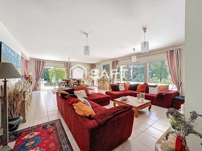 Maison - 205 m² - 6 pièces