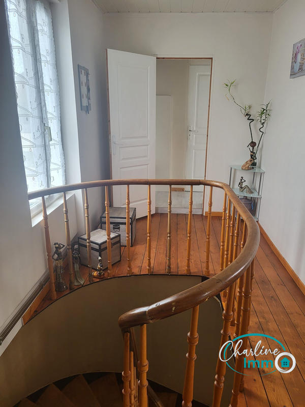 Maison - 179 m² - 7 pièces