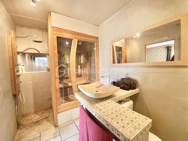 Maison - 180 m² - 8 pièces