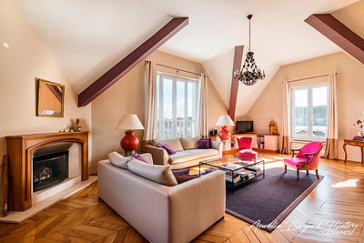 Appartement - 213 m² - 8 pièces