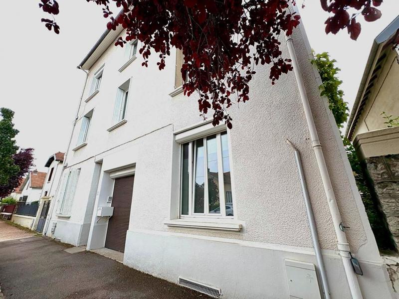 Appartement - 206 m² - 6 pièces