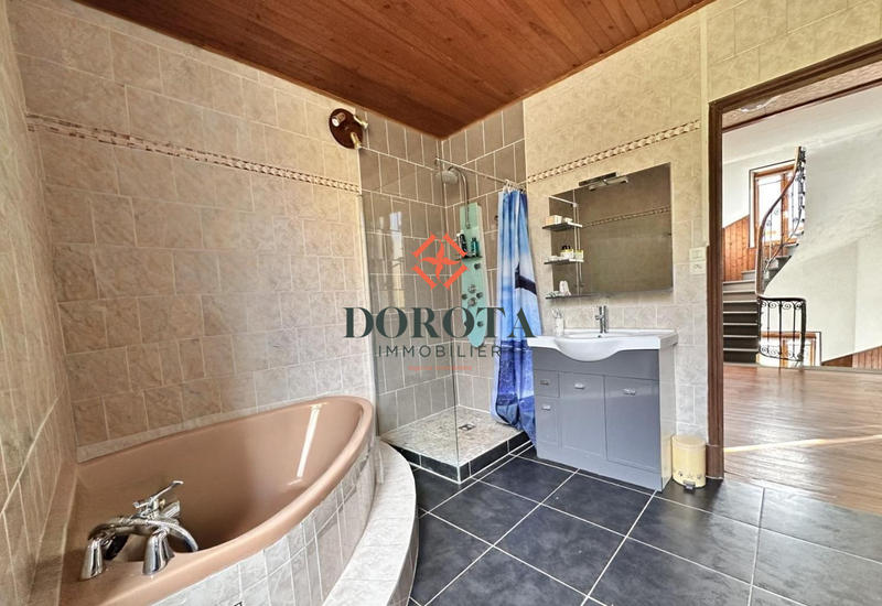 Maison - 300 m² - 6 pièces