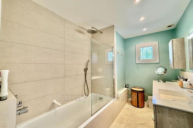 Maison - 200 m² - 6 pièces