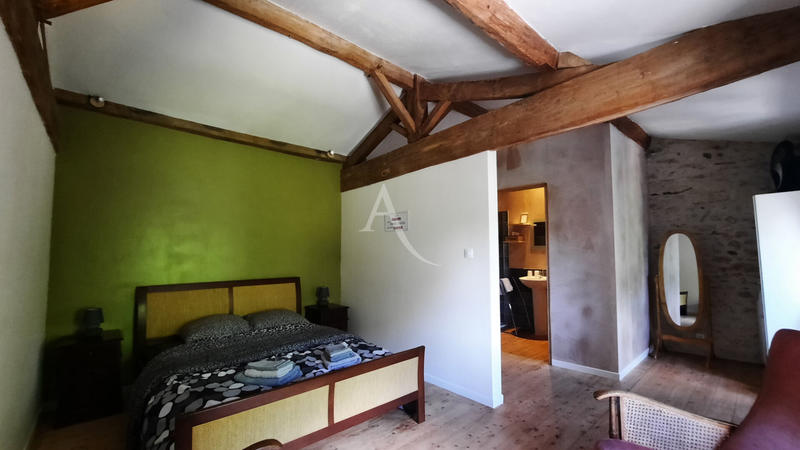 Maison - 297 m² - 9 pièces