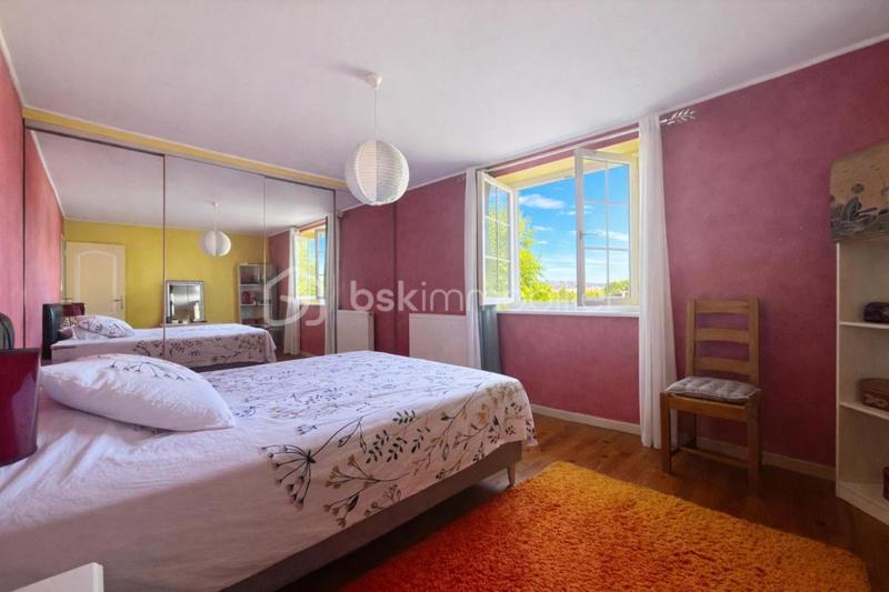 Maison - 201 m² - 7 pièces