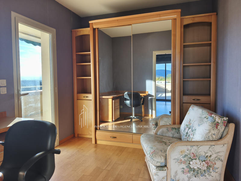 Appartement - 160 m² - 4 pièces