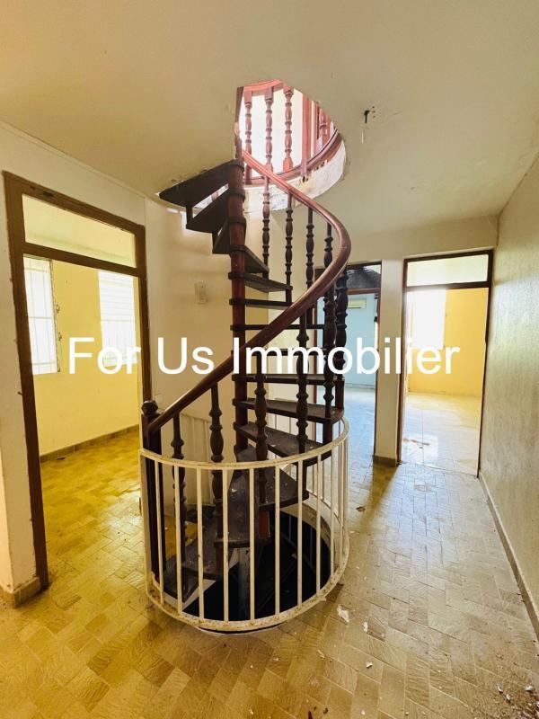 Maison - 262 m² - 8 pièces